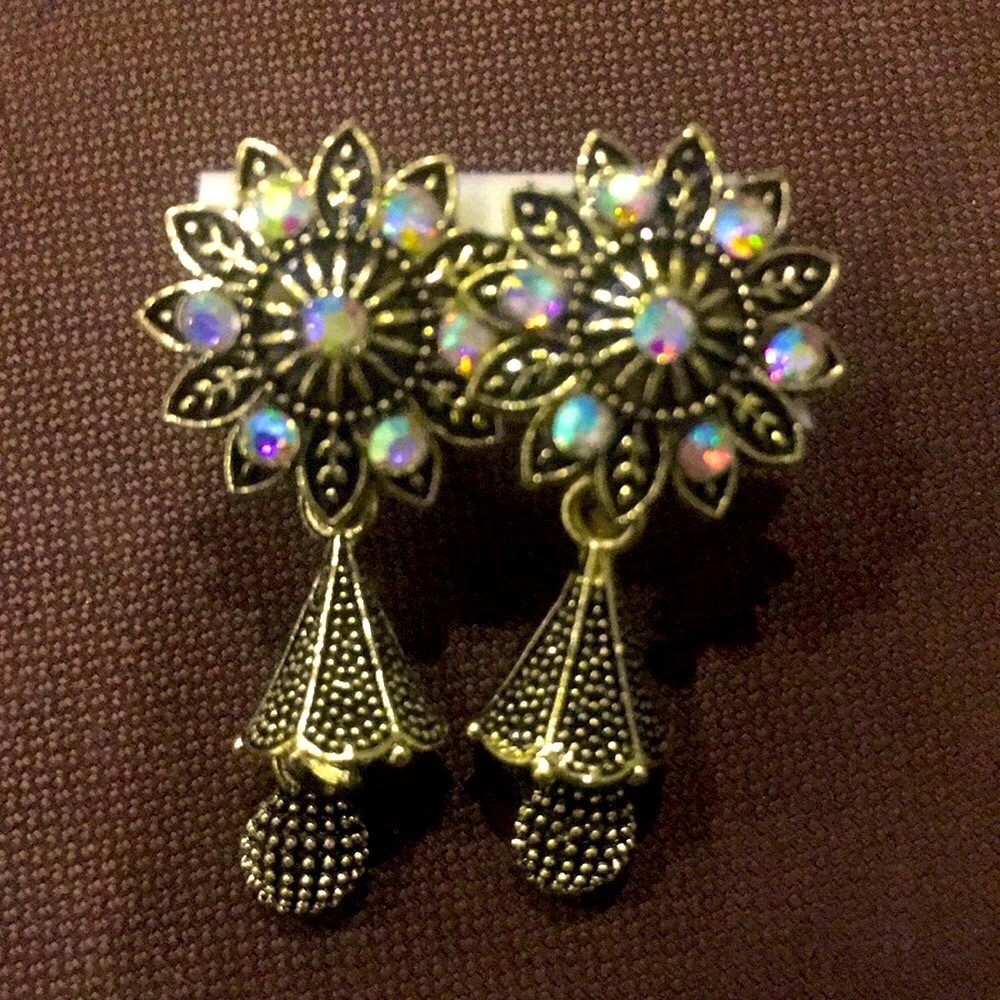 NWT: HANDCRAFTED Traditional Royal Bling Bollywood Earrings Gold Tone